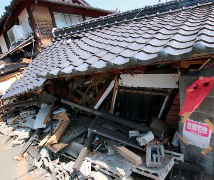 倒壊した家屋の写真